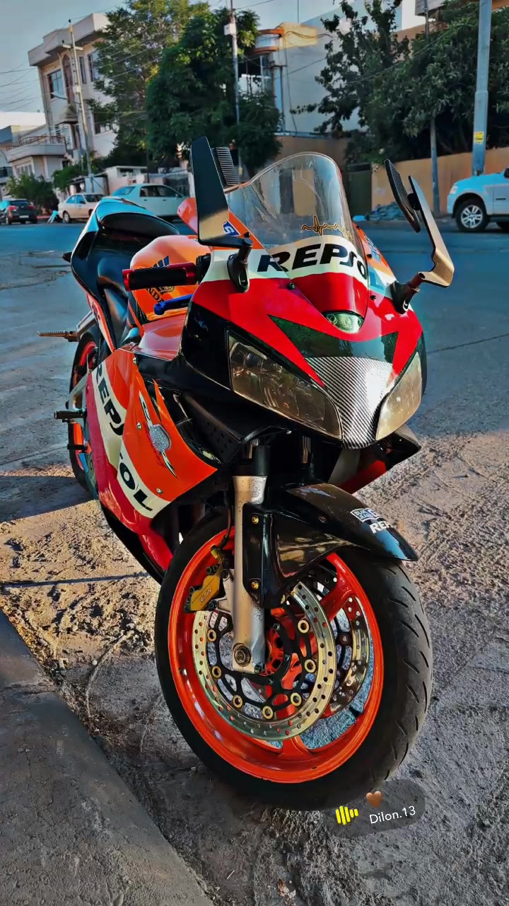 سڵاو ئەم ماتۆڕە بۆ فرۆشتن
Honda 600rr
2004
Repsol
۲ تایەی تازە 
تازە سێرفس کراوە 
ماتۆرەکە ماڵی دۆستە 
دوکەڵی نییە 
۲۷ مەعامەلە
***********
