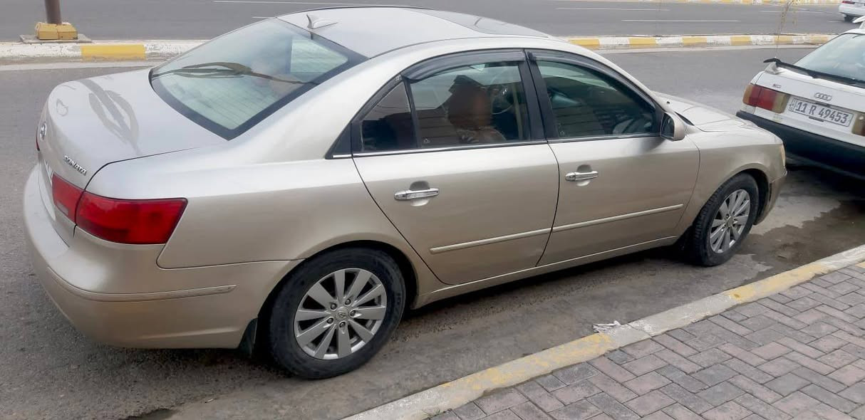 السلام عليكم
سوناتا مقدس 2009. وارد امريكي 
مكينة 2400 فول مواصفات 
ليبل واحد  رقم انبار انكليزي باسمي مميز وتحويل مباشر  
هزة جديده 
كشن كهربائي
فتحة سقف 
تحكم استيرن 
ارضية جلد 
صدر امامي خلفي 
تخم تاير جديد 

العنوان  الفلوجة 
***********
***********
