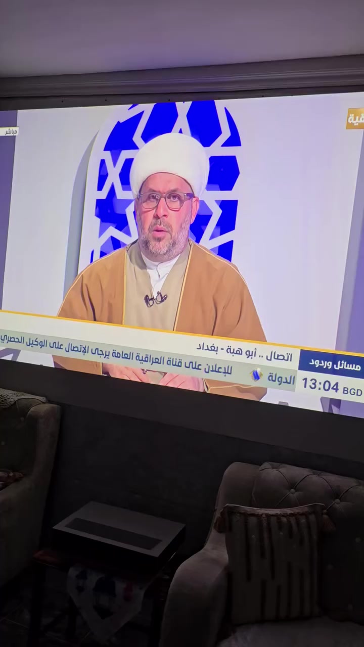 ViewSonic LS500WHE
هذا جهاز بروجكتر LED مخصص للأعمال والتعليم،والقاعات والكفيات والمنازل وهذه أهم مواصفاته بشكل مختصر وواضح:

🔹 المواصفات الرئيسية:

الدقة الأصلية: WXGA ‏(1280×800)

السطوع: 3000 ANSI Lumens (مناسب للغرف المضاءة )

تقنية الإضاءة: LED الجيل الثالث

عمر مصدر الضوء: حتى 30,000 ساعة

تشغيل وإيقاف فوري

إسقاط 360 درجة (ممكن تركيبه سقفي أو بزاوية)

نسبة التباين: تقريباً 3,000,000:1 (ديناميك)

🔹 المداخل:

1× HDMI

USB-A (للطاقة أو قراءة ملفات حسب الإصدار)

Audio out

RS232 للتحكم

🔹 مميزات مهمة:

لا يحتاج تبديل لمبة (LED)

حرارة وضجيج أقل من أجهزة اللمبة التقليدية

مناسب للمدارس، المساجد، العروض التقديمية ومشاهده المباريات والرياضه

❗ هل هو مناسب للبيت والأفلام؟

جيد للمباريات والعروض.

للأفلام بدقة عالية جداً (Full HD حقيقي)، دقته WXGA وليست 1080p أصلية.

للحجز والاستفسار واتس اب

***********
