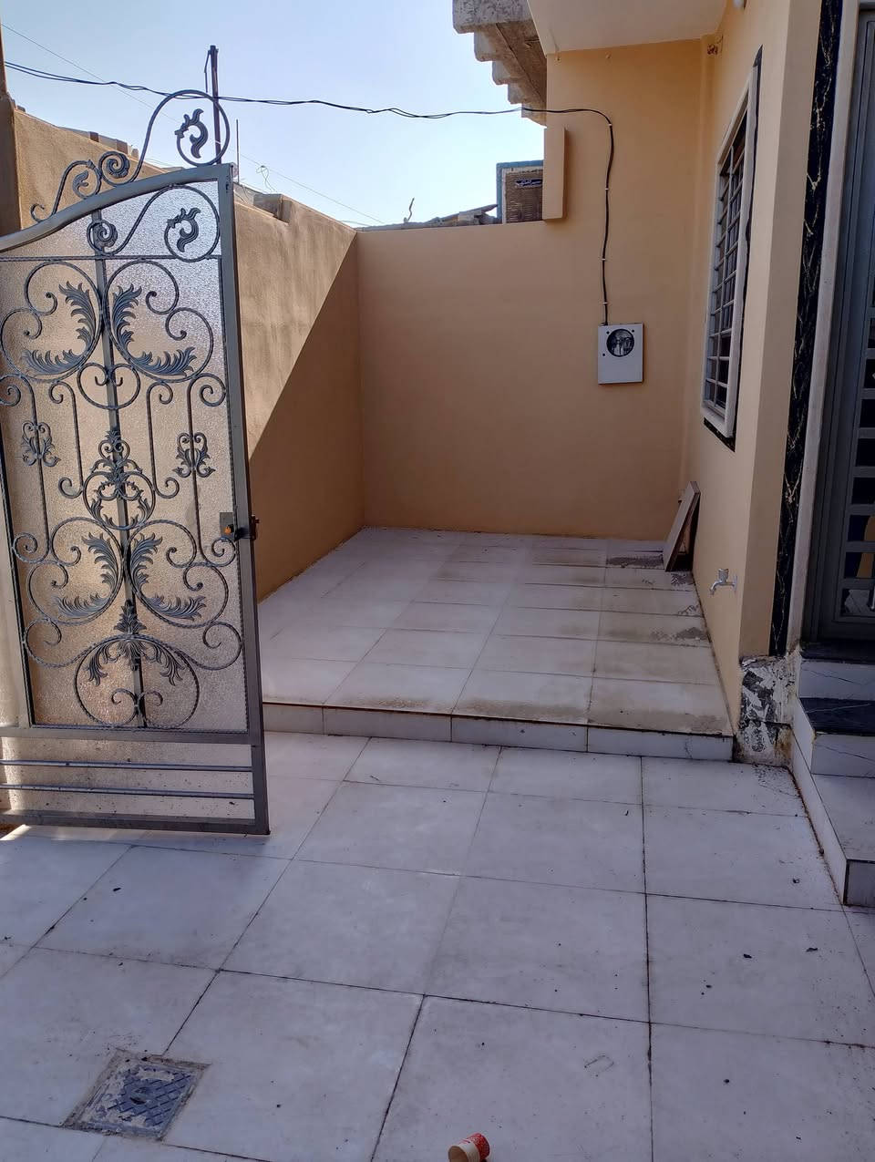 عروض مكتب التصميم الملكي العقار 👑 

دار للبيع حي الملايين الثانية 

زراعي سند 25 وصل بلديه قرار تمليك 

المساحه الدار 144 متر الواجه 9 

خدمات كامل ماء وكهرباء وتبليط 

يتكون الدار  من غرفتين نوم  هول 

مطبخ صحيات استقبال 

تسليم فوريي 🔑 بناءً حديث 

للاستفسار والتفاصيل للاتصال عل الأرقام التالية 🌍 

عنوان المتكب طريق موصل دهوك قبل بناء الجاهز 🌍 

☎️ ***********

 ☎️ ***********
       
***********☎️

☎️ ***********
