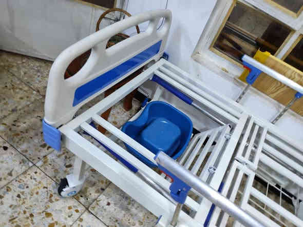 سرير طبي للبيع (السلام عليكم ورحمة الله) 
سرير طبي 5 حركات جديد غير مستعمل بس ابيعة بسعر المستعمل غراضة جاهزة بالباكيت دوشك طبي بالجيس ماخذة ب٣٧٠ الف ابيعة ب٢٥٠ الف لا يوجد توصيل تجي تاخذه من البيت العنوان بغداد  غزالية للتواصل ***********
