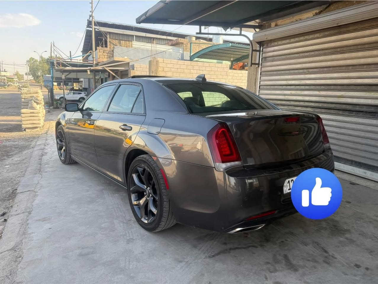 السلام عليكم 
اوباما موديل 2023 C 300S ماشية 81الف ميل رقم نينوى السيارة بدون ايرباك بدون دواخل ضررها ذيل الچاملغ الامامي الأيسر فقط .السيارة فول مواصفات بصمة  بونوراما كشنات جلد كهرباء تدفئة حساسات امامية خلفية نقطة عمياء أشاير بالمري كار بلي وبعد بيها مواصفات 
السعر 295 ورقة 
الاتصال ع الأرقام 
***********
***********
