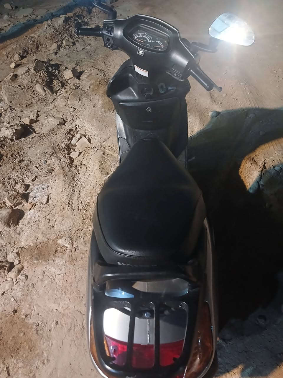 السلام عليكم دراجه سبيسي للبيع الدراجه ربع مذب عليه المكينه فقط ولفات كفر اصلي ابو الختم الدراجه نعومه فول كابريتر اصلي المكان كوت السعر 750الف وبيهه مجال رقم الهاتف ***********
