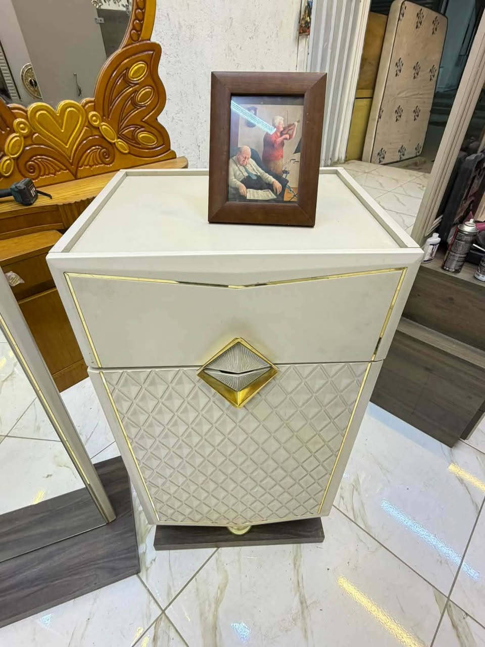 غرفة نوم مستخدمة نضافة 90‎%‎
عدد القطع 10
كنتور طفل اضافي 
كروم حديد 
جام برونزي ليزري 
شغل ثقيل 
كوالتي عالي 
نضام بيبان 
سعرها مليون و400 بيها مجال
شد ونقل داخل بغداد مجاني


**إذا كنت صاحب هذا الإعلان وتريد حذفه لأي سبب، رجاءا أرسل رسالة إلى الدعم الفني**