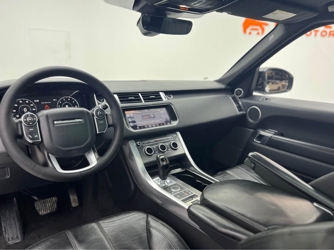 RANGE ROVER SPORT 2017
لاند روفر رينج روفر سبورت 2017
مواصفات S سبورت 
5 مقاعد
مواصفات :(كاميرا خلفية
سقف بانورامي
بصمة
شاشة
المصابيح الأمامية ليد
صندوق كهربائي
لوحة قيادة رقمية
مراقبة النقطة العمياء
مصابيح زينون الأمامية
أبل كاربلاي
سلندر  6. 3.0
امريكية
86,000 مايل  ماشية
رقم دهوك الجديد 
سعر السيارة مناسب 
$31,500 يعني ثلاث دفاتر و خمسة عشر ورقة و بي مجال للطيبين
رقم الشاصي مرفق بالصور 
مكان السيارة
دهوك -معرض ارشف R-Shev
رقم51 من معارض التيرمينال 
***********
*********** دهوك, العراق
