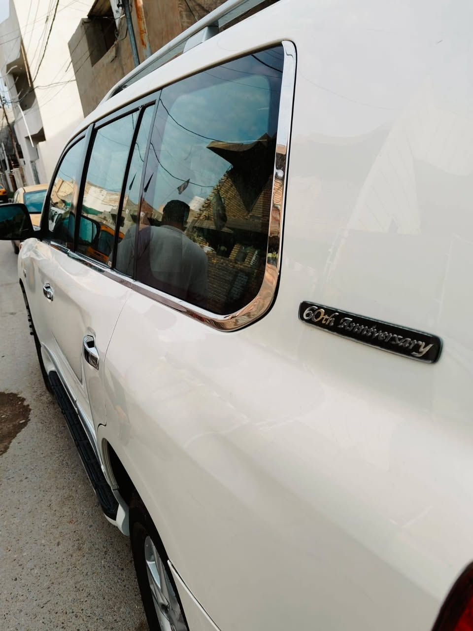 السلام عليكم الاندكروز 2011 رقم بغداد للمراوس فقط  محرك وكير وحداديه وتخم تاير نضيفات كلش السياره ما بيه ضربه عدا شبر بالقطعه الثانيه بالباب الخلفي وركن الجاملغ الأمامي الايسر وغير ماكو ابد شرط السونار السياره كامله ومواصفات الستينيه معروفه  للمراوس  بالاندكروز أحدث او تاهو رقم أربيل  السعر 33000 $  مكاني بغداد رقم  ***********
