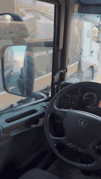 اسكانيا كرين ٢٠١٧
كرين بالفينكر ٦ طن ٣ سلايد 
ريموت كونترول فول سيفتي 
فول مواصفات 
رقم و سنوي جديد 
عنوان دهوك 
رقم تلفون: ***********
