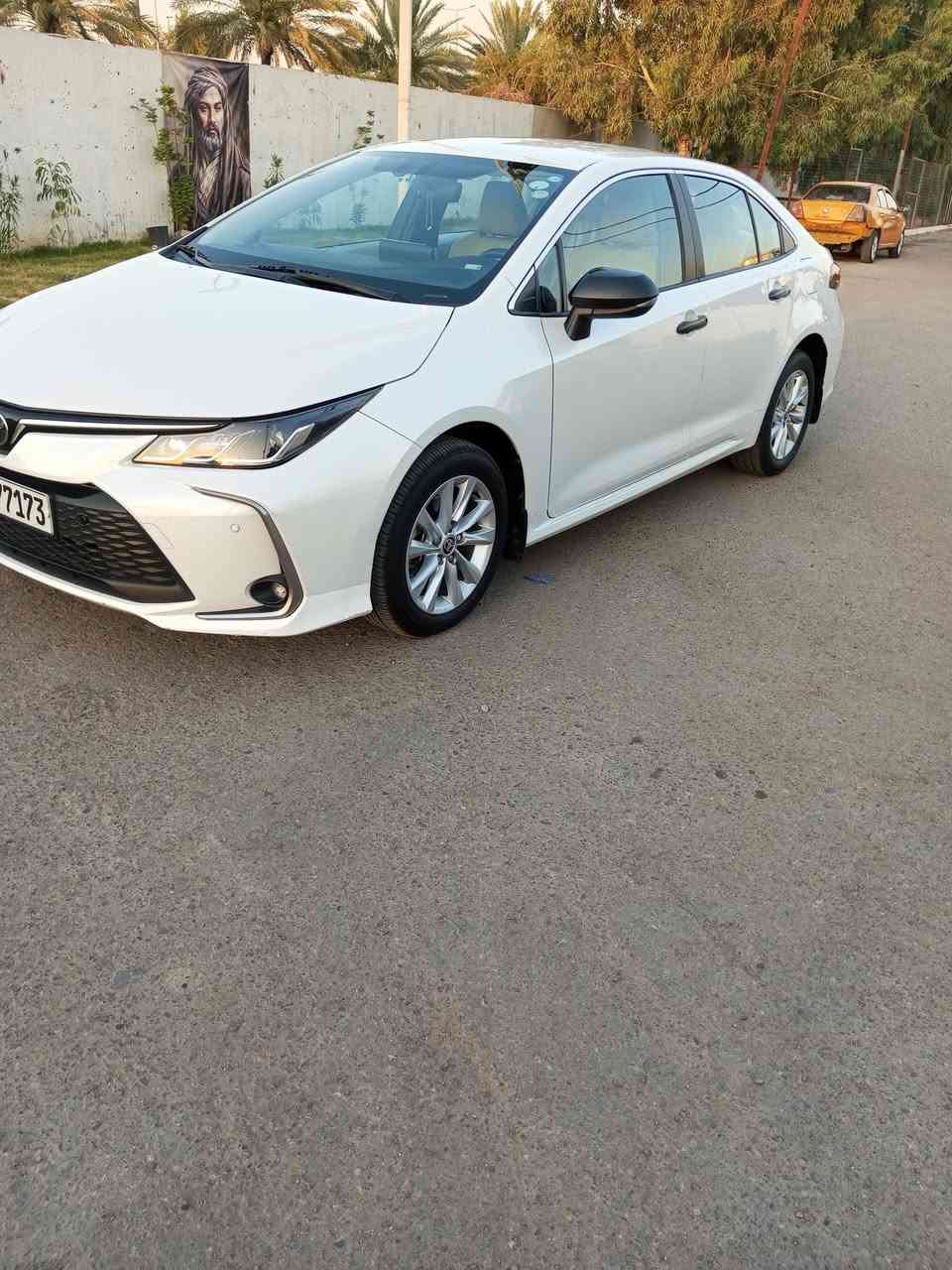 للبيع كورلا
2023 وارد خليجي 

ساز. بانزين فقط 
محرك 1800 
ماشيه 57 الف كيلو متر 

مواصفات 
بصمه ابواب + بصمه تشغيل 
شاشه + كامره  
دشبول لايزري 
حساس امامي خلفي 
تبريد شاشه 
دخول ذكي بدون مفتاح 
لد نهاري 
اشاير بلمري  
لايت زينون عالي وناصي  
تبريد امامي خلفي 

السيارة مكفوله من الصبغ وتبديل وبارد 
عدا رصعه خفيفه باب خلف السايق 

السيارة مكفوله من الصبغ وتبديل وبارد 
شرط كير ومحرك مكفولات. 
السيارة جديده 

مكان بغداد الكرخ 
***********

