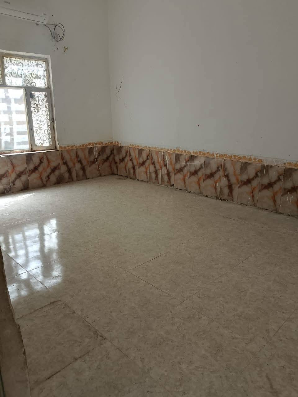 سلام عليكم  بيت للبيع 100 متر  سند 17  البيت صب كونكريت بيت كلش نضيف
العنوان  الشبانات قرب المحطة 
السعر 31  وبي مجال  للاستفسار  *********** خوتي بدون خاص رجأن
