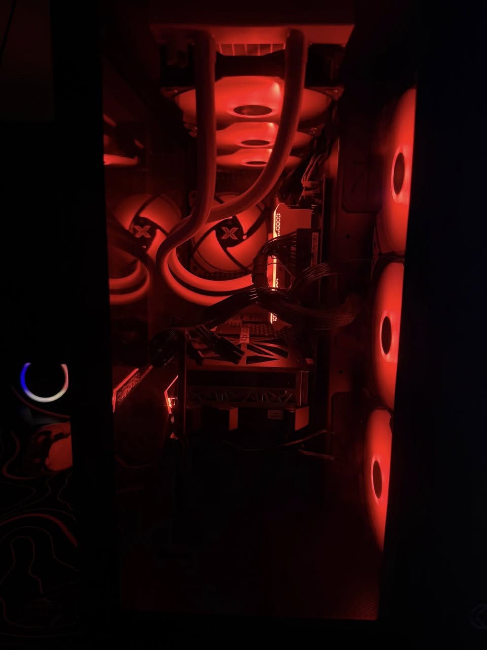 � السلام عليكم شباب 🔥

💻 أبيع تجميعة Gaming احترافية – أداء جبار + هدايا

🔹 المعالج: Intel Core i7 14700K
🔹 كارت الشاشة: RTX 4070 SUPER iChill X3 12GB
🔹 المذربورد: MSI PRO Z690-A DDR4
🔹 الرام: 32GB (2×16) 3600MHz
🔹 التبريد: L360 A-RGB 360mm تبريد مائي
🔹 التخزين:
  • M.2 NVMe 1TB
  • M.2 NVMe 256GB
  • HDD 1TB
🔹 مزود طاقة: FSP 800W 80+ Bronze
🔹 الكيس: Xigmatek Aquarius Pro (7 مراوح RGB)

🎁 هدايا مع الجهاز:
✔️ كيبورد Gaming
✔️ ماوس Gaming

💰 السعر: 2,150,000 دينار
📍 الموقع: بغداد – تقاطع درويش
🔹 السعر قابل للنقاش فقط للشراي
🔹 ما عندي توصيل

الجهاز نظيف جداً واستعمال شخصي
جاهز للفحص قدامك �


**إذا كنت صاحب هذا الإعلان وتريد حذفه لأي سبب، رجاءا أرسل رسالة إلى الدعم الفني**