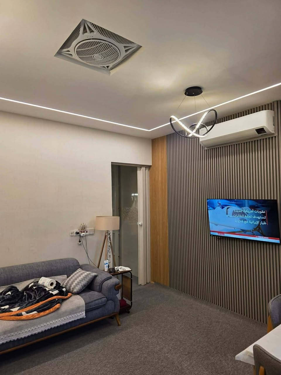 🛑 عروض مكتب الاستثمار للعقار   🏢

🛑 دار للبيع في حي الفلاح الثانيه جمعية ضفاف دجله على شارع 
     ( 15 ) متر 

🛑 مساحة الدار ( 100 ) متر طابق ونصف . 

🛑 مساحة الواجهه ( 5 ) متر .

🛑 خدمات كامله  ماء / كهرباء / تبليط  .

🛑 اتجاه الدار شروق ابتدائي شمال .

🛑 سند الدار جمعية ومسلم فيه كرت بلديه 📜 .

🛑 الطابق الاول يتكون من :
      استقبال + هول داخلي + غرفة نوم عدد ( 1 ) + مطبخ + 
      صحيات + مناور اناره .

🛑 النصف طابق يتكون من :
      غرفة نوم عدد ( 1 ) + صحيات + سطح ناصي و عالي .

🛑 للاستفسار عن السعر وباقي التفاصيل الاتصال على الأرقام التاليه 
      او مراجعة المكتب في مزارع زيونه :

      ***********         /         ***********

🛑 اضغط على زر المتابعه ليصلك كل ما هو جديد من عروضنا 👍 .

🛑 عنوان المكتب الموصل/ مزارع زيونه المقابله لحي الفلاح الثانيه 
      قرب مولدة مزارع زيونه .

🛑 نستقبل كافة عروضكم التجاريه والسكنيه والزراعيه والجمعيات .
