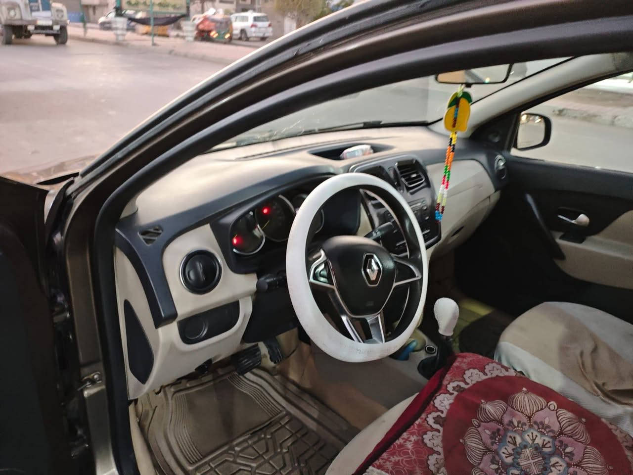 مرخصة الادمن المحترم بيع فقط رينو سيمبل موديل 20 جاهزة مال شركة وخلصت ال 5 سنوات يعني الي يشتريد ارفع الحجز وحوله بسمة رقم بغداد بسمي سعر 80 وبيه مجال مكان بغداد اي استفسار واتساب *********** كلي ذاكر في المنشور مع الصور والفيديو
