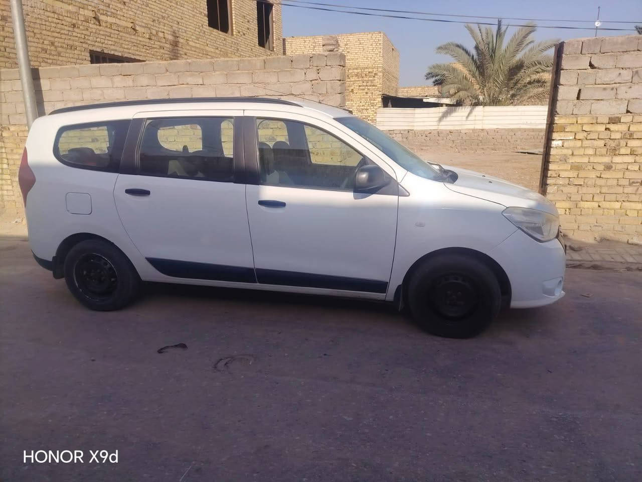 رينو لودجي ٧راكب كلش جديدة بسمي حره موديل ١٩  محرك وكير أتو شرط جديدة سيارة كفالة عده طخه بلجاملغ الأيسر كد شبر ماشية ٩٠  
للاتصال ***********
