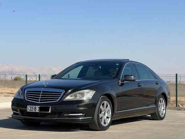 السلام عليكم  
للبيع مارسيدس. S350  ٦ سلندر موديل 2013.  لون مميز (اسود متغير  ) خليجيه . رقم اربيل بأسمي   فول مواصفات (.  طويله. فتحه سقف بنوراما. بصمه تشغيل وابواب  5 بردات  كهربائيه   أبواب شفط كهرباء   وباقي المواصفات مبينه بلصور. السياره كامله بدون نواقص. حداديه امامي وخلفي جديد  محرك وگير بحاله ممتازه.  ماشيه 150 الف  جاهزه من كل النواحي. السعر 210 . ورقه. مكان السياره بغداد. اليرموك. 4 شوارع 
ملاحظه ( السياره بيهه صبغ.  5 قطع.   ). بدون دواخل وعندي بيهه فحص سونار .
للاستفسار ***********
***********. واتساب
