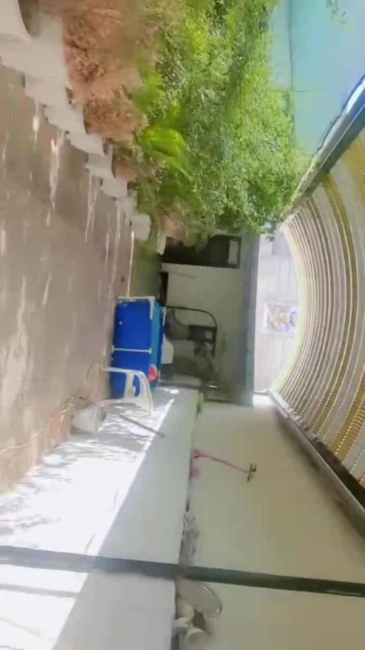 سلام عليكم بيت للبيع مساحة 350متر بالجمعيه طابو زراعي غرفتين وصاله ومطبخ ستقبال صحيات *********** *********** واتساب
