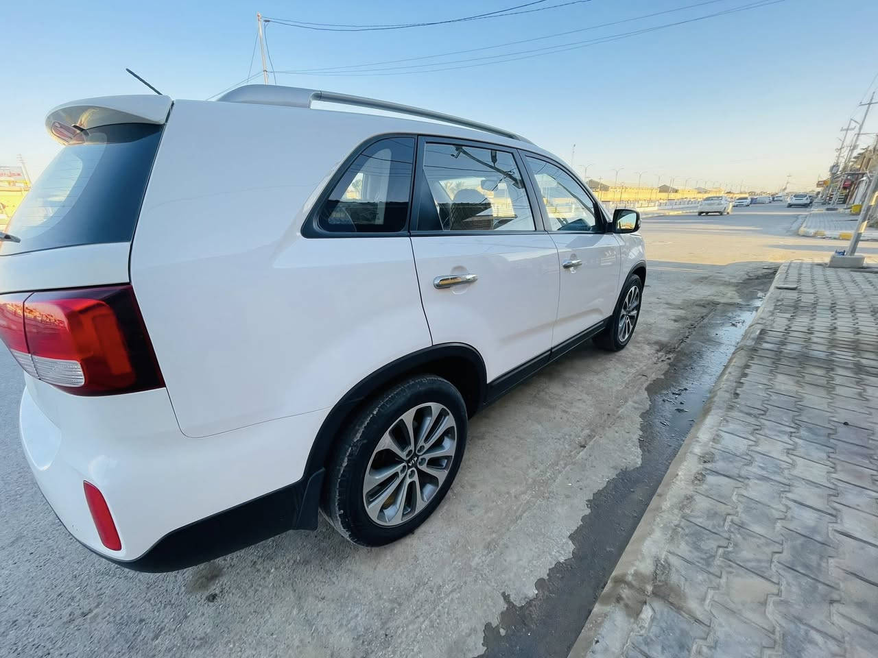 السلام عليكم
سورنتو خليجي موديل 2015رقم واسط مشروع وطني نص فول  
٧راكب مكينه ٤ سلندر ٢٤٠٠دوش ثلث قطع تبريد 
مكينه. كير. حداديه. تبريد. تدفئه كله جاهز السياره 
نظيفه وجديده على ايد واحده من الشركه بيها طخه بسيطه بالجاملغ اليسر بدون داخل وفتح 
والسوناربالصور مكان واسط الكوت مركز المدينه 
السعر $١٦٥
***********
