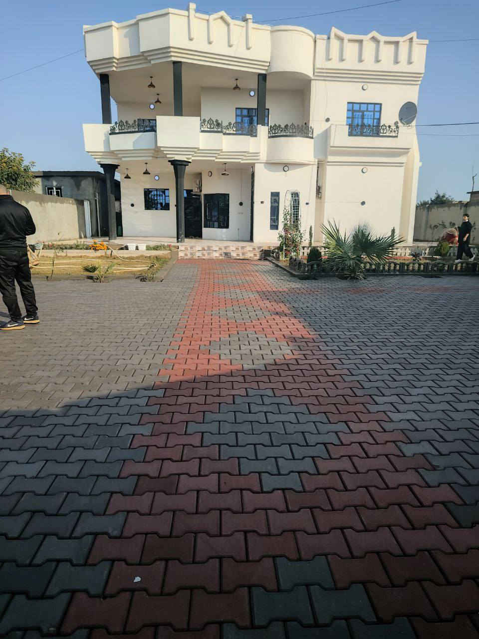 السلام عليكم رجعنا لكم معا كادر الاستاذ لعمل الحدائق والمقرنص
بنضام كرسته وعمل أو فقط عمل حسب الطلب 
تصميم . تنفيذ .اشراف.
***********
