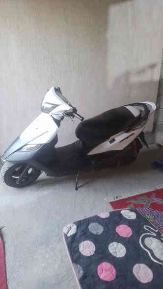 سلام عليكم اخوان للبيع دراجة نارية ماكس ثعلب مضلع سرعه ١٤٠سرعه كفرات اصليه ابلاديه باتري جديد كهربائية شغاله كج بانزين شغال كج سرعه شغال ابريكات امامي وخلفي شغال دبلات شغاله اشاير عالي ناصي شغال دبل رماش هورن شغال نقصها بس قبق هندر فقط هسه ماتشتغل ال يشحن شوي باتري تأخذه تروح اتحمله كيه سعره ٤٥٠الف قفله هاي الك مكاني بغداد الدوره عرب جبور حاليا متواجد الان على الخاص ماسنجر او رقمي الاثير *********** مفتوح دايما
