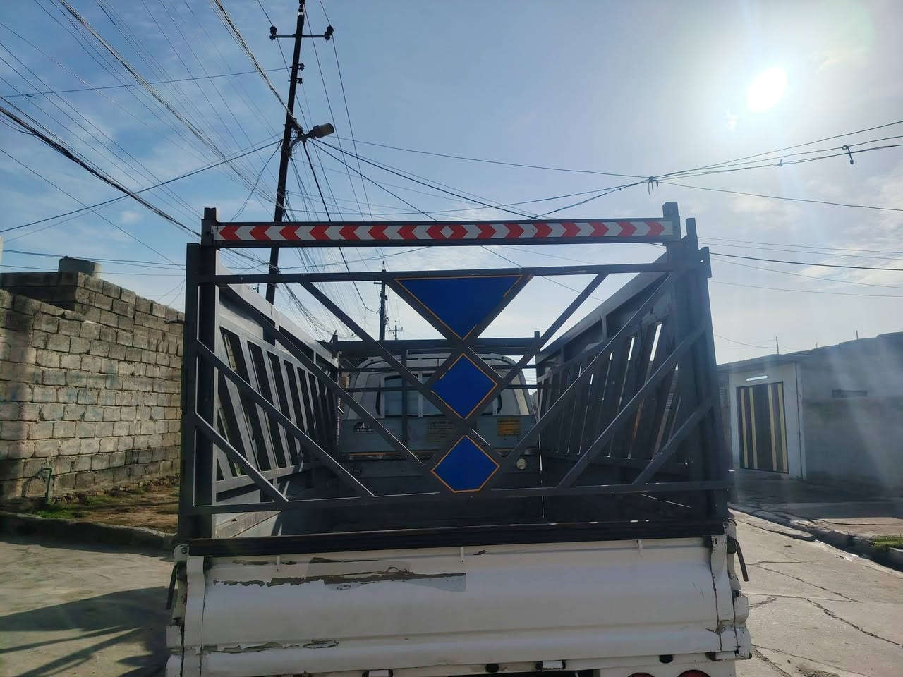 السلام عليكم
محجل للبيع مال كيا فحل السعر 250 
مكان الموصل.  للتواصل ***********/ ***********
