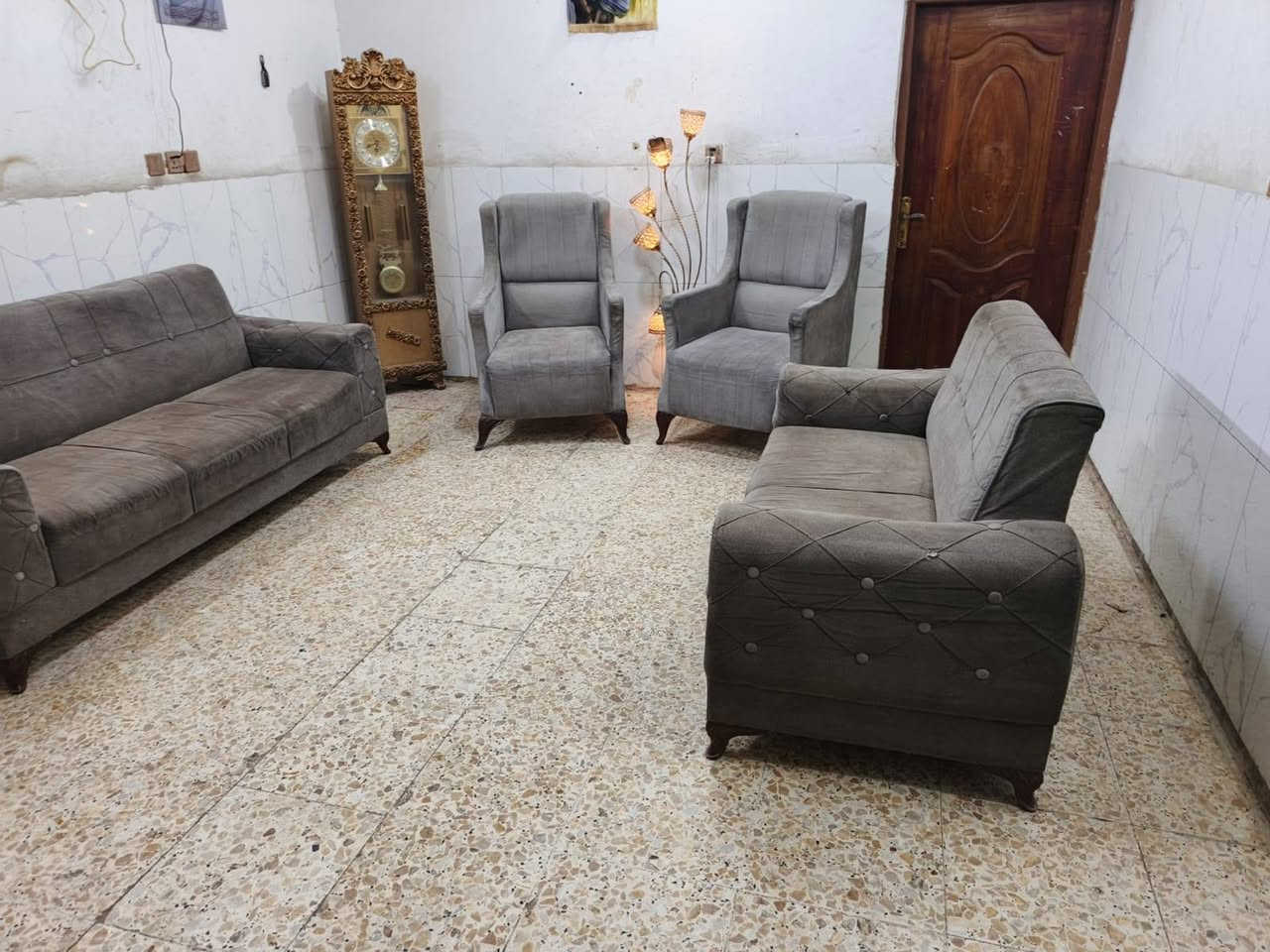 السلام عليكم 
تخم ٧ مقاعد نظيف كلش خالي من العيوب 
السعر ١٨٠ الف 
*********** شهداء البياع
