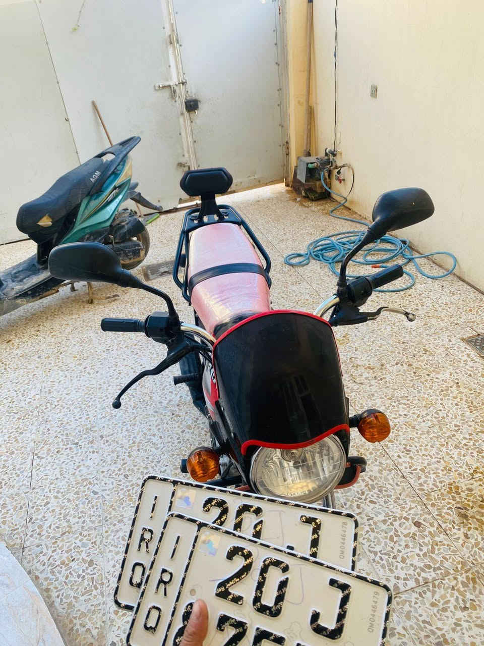 سلام عليكم
دراجه بوكسر  رقم سنويه
لوحات انكليزي  مديل 22 
دراجه  حلوه مرتبه مال جناي 
سعر دراجه  مليون و  950  بيه مجال
مكانه بعقوبه المفرك
رقمي *********** متواجد واتساب
