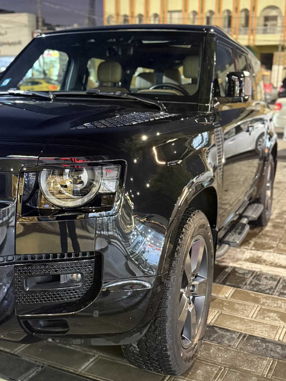 لاند روفر ديفندر – موديل 2025 | خليجي  وكالة سردار

🌍 المدينة - بغداد  - السيدية 

•   🛣️  المسافة المقطوعة   - 36 الف 

السيارة "مغلفة وداخل الضمان 10 سنوات geosheid 
------------------------------------------------------------ 
💰 السعر:     اتصل وبيك خير وتدلل
 
رقم بغداد 

🔹 الممشى: 36 الف 
🔹 الوارد: خليجي – سردار
🔹 الضمان: مكفولة
محرك 8 سلندر توين تيربو 
• أداء قوي مناسب للطرق الوعرة والسفر
• ناقل حركة أوتوماتيك 8 سرعات
• نظام دفع رباعي دائم AWD
• أوضاع قيادة متعددة للطرق الرملية، الصخرية، والطين
• تعليق قوي ومتين مع ثبات عالي
• وسائد هوائية كاملة
• نظام الثبات الإلكتروني ESP
• نظام مانع الانزلاق TCS
• نظام نزول وصعود المرتفعات
• رادار أمامي وخلفي
• المحافظة على المسار
• نظام النقطة العمياء
• حساسات أمامية وخلفية
• كاميرات 360 درجة
• نظام تثبيت سرعة متكيّف
• مقاعد جلد فاخرة
• مقاعد أمامية كهرباء
• تدفئة وتبريد للكشنات 
• ستيرنغ مالتي فانكشن مع تدفئة
• شاشة وسطية كبيرة تعمل باللمس
• شاشة عدادات رقمية
• نظام ملاحة
• تكييف أوتوماتيك متعدد المناطق
• فتح وتشغيل بدون مفتاح
• تصميم قوي وأيقوني
• أضوية أمامية LED / Matrix LED
• أضوية خلفية LED
• مرايات كهرباء مع طي وتسخين
• سقف بانوراما 
• جنوط ألمنيوم قياس 22 إنچ

الاستفسار الاتصال ؛***********

#للبيع #سيارات_للبيع #سيارات #بغداد_
