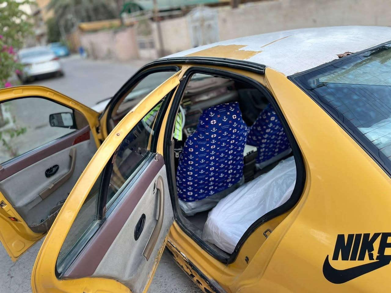 سلام عليكم سمند  نضيفة شوفت عينك مكينة فرنسي رايدهة ب ٣٠وبيهة مجال مكاني حي ور ***********  اسيارة مطلوبة هيئة اصفرهة الك
