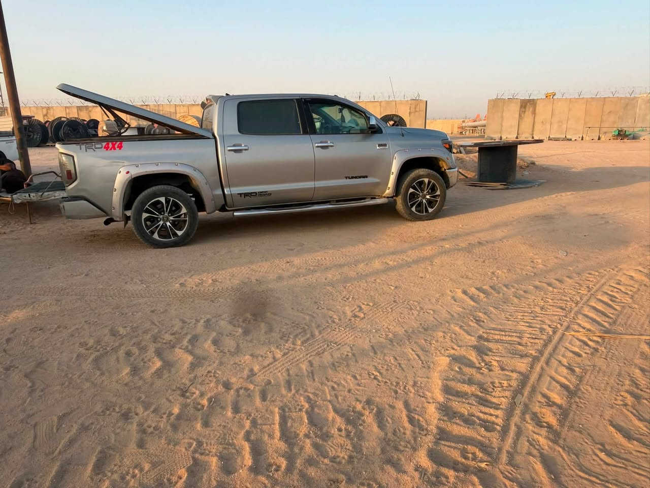تيوتا تندره داشن  1794موديل 2014 فول مواصفات بيها شوي بارد باب البودي  ماشيه 330  /السعر 200 $وبيها مجال 
‏***********م عابد
