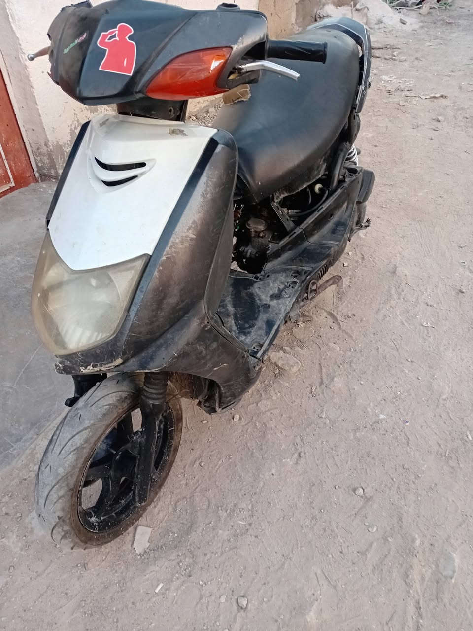 دراجه سكنس  السعر 200واذا اكو مراوس عادي كامله اوراقه ***********مكان بغداد
