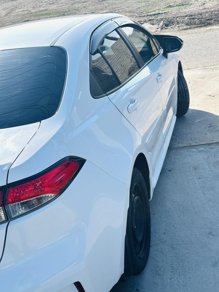 السلام عليكم ،،
كورلا ابيض 2024 LE
خروجيه صارله 3 ايام باسمي منفيس اربيل ..
السيارة اربع قطع فقط بدون دواخل ،،
عدد المسافات 18 الف فقط ماشية ،، 
السعر 125$ وبيه مجال 
الداخل لونين السيارة حلوه حيل 
رقم الشاصي 5YFB4MDE6RP157478
رقم الهاتف ***********
