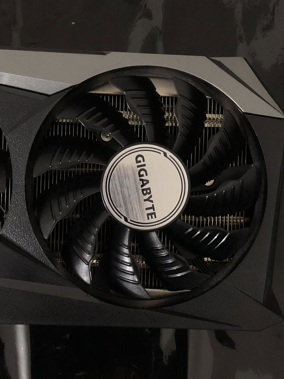 السلام عليكم
تجميعة للبيع
pc للبيع

نظافة 99% استخدام اقل سنة
وصور توضح نظافة القطع

الكرت غير مفتوح وما مبدل المعجون
مروحة المعالج الاساسية

كيس نظيف يحتوي على 4 فان قياس 12 cm
البور موجيلر مخصص حسب الاحتياج
كل البوكسات موجودة

تفاصيل القطع

i5 12400f
gigabyte rtx 3070 8gb
pwoer fpmax cm 850w 85 bronze
gigabyte b660 gaming x - lga 1700
Case fantech AERO | CG80 mid tower
4 عدد fan - 12 cm قياس
2×8 ram XPG 3200 mhz white
m.2 1T Kingston SNVS

قابيلة التطوير بسبب مذربورد وبور تساعد
حتى لمعالج i9 بدون كسر وكرت اعلى ايضا

السعر 1200 وبي مجال

توصيل موجود
المكان البصرة
اي استفسار واتساب
***********
