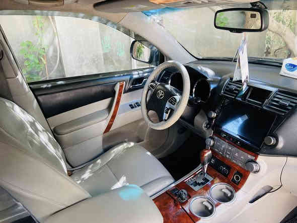 السلام عليكم للبيع او المراوس بسيارة لاندكروزر او فورد اكشبنديشن 
تيوتا هايلندر موديل ٢٠١١ فول مواصفات لمتدد رقم وسنويه وهزة جديدة بشرط التحويل او الوكالة السياره فول مواصفات بصمه تشغيل ويصمه أبواب دخول ذكي أشاير ترحيب وفتحة سلايد روف داخل جلد وملكي كشنات امامي كهربائي وتدفئة شاشه كير ومكينه بشرط نشاط وأي خلل مابي حداديه جديد تايرات جدد سياره فول فول مواصفات مال بيت بيها صبغ عام جماليه رايدها ب١٦٥ وبيها مجال رقم التليفون ***********
