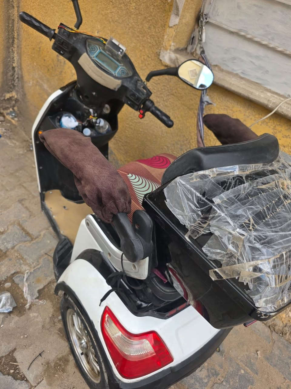 السلام عليكم  دراجه شحن موديل ٢٤ بطاريات جدد السعر ٥٠٠ عنوانها الحريه الثانيه *********** بس واتساب او ع الخاص الفيس
