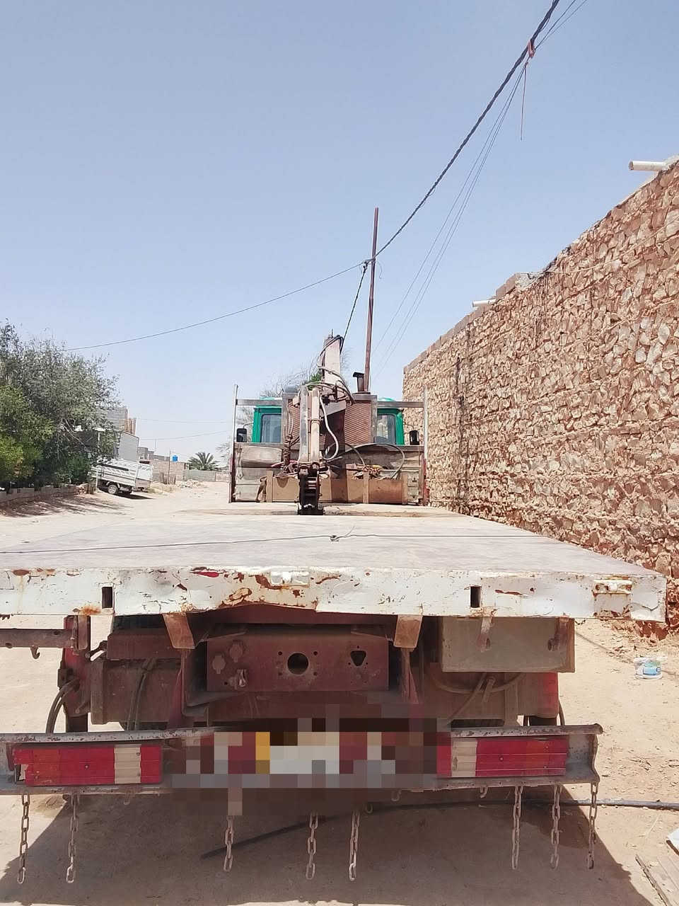السلام عليكم.. كرين للبيع افيكو موديل 90.طويله  كرين اربعه ونص طن.  للاتصال على رقم الهاتف ‏ ‪***********‬‏
