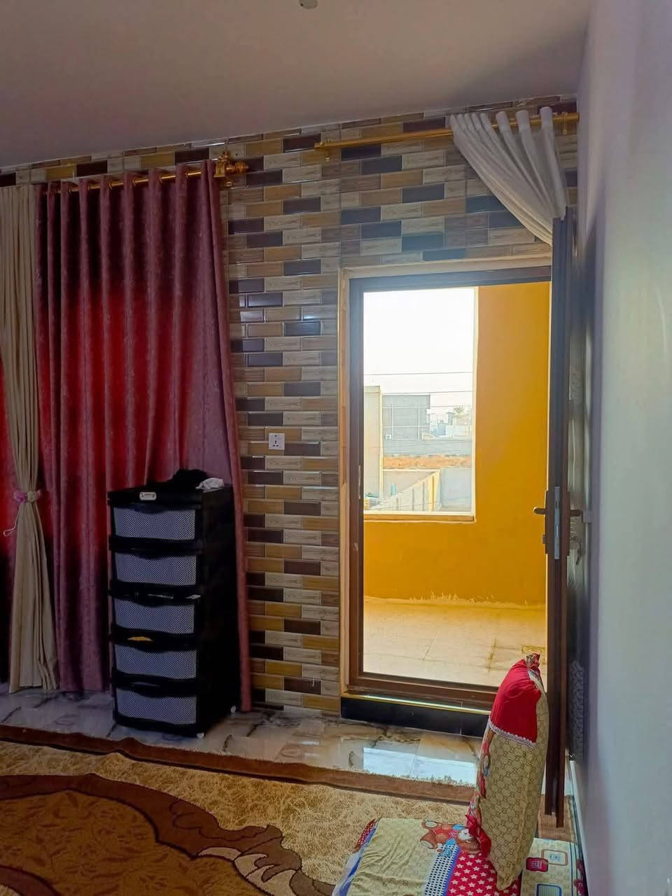 السلام عليكم البيت طابقين  للبيع

مساحه ٢٤٣بناء بلوك مضغوط 
منطقة اصوفيه شارع 40 قرب جامع لوراثق 

السعر ١٣٠ مليون قابل للتفاوض 
طابو زراعي 
كندور واستقبال وصاله وغرف نوم ١ الارضي  ومطبخ وحمام 
 الطابق الثاني ٣ غرف نوم

للمزيد من التفاصيل
 يمكنكم زيارة مكتبنا مكتب العين العقار ع شارع 40 مدخل الصوفيه الثانية 
او الاتصال على الارقام التاليه 
***********
***********
***********
