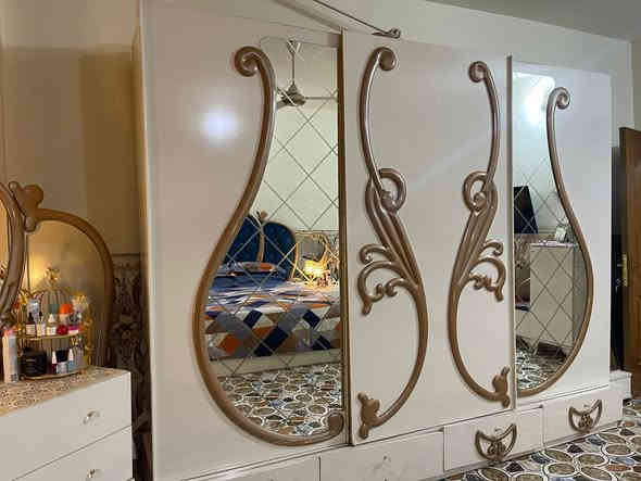 غرفه للبيع جديده فقط الكنتور محكوك مكان السلايت سعرها فقط 400 الف عنوان بغداد القاهره الاتصال على رقم ***********@
