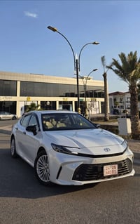 كامري LE • ٢٠٢٥ • ماشي ١٠ الف