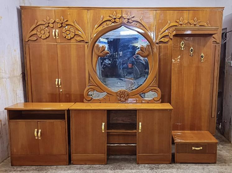 غرفة 6ابواب ملحق صاج داخل وخارج مستعملة كاملة ***********
