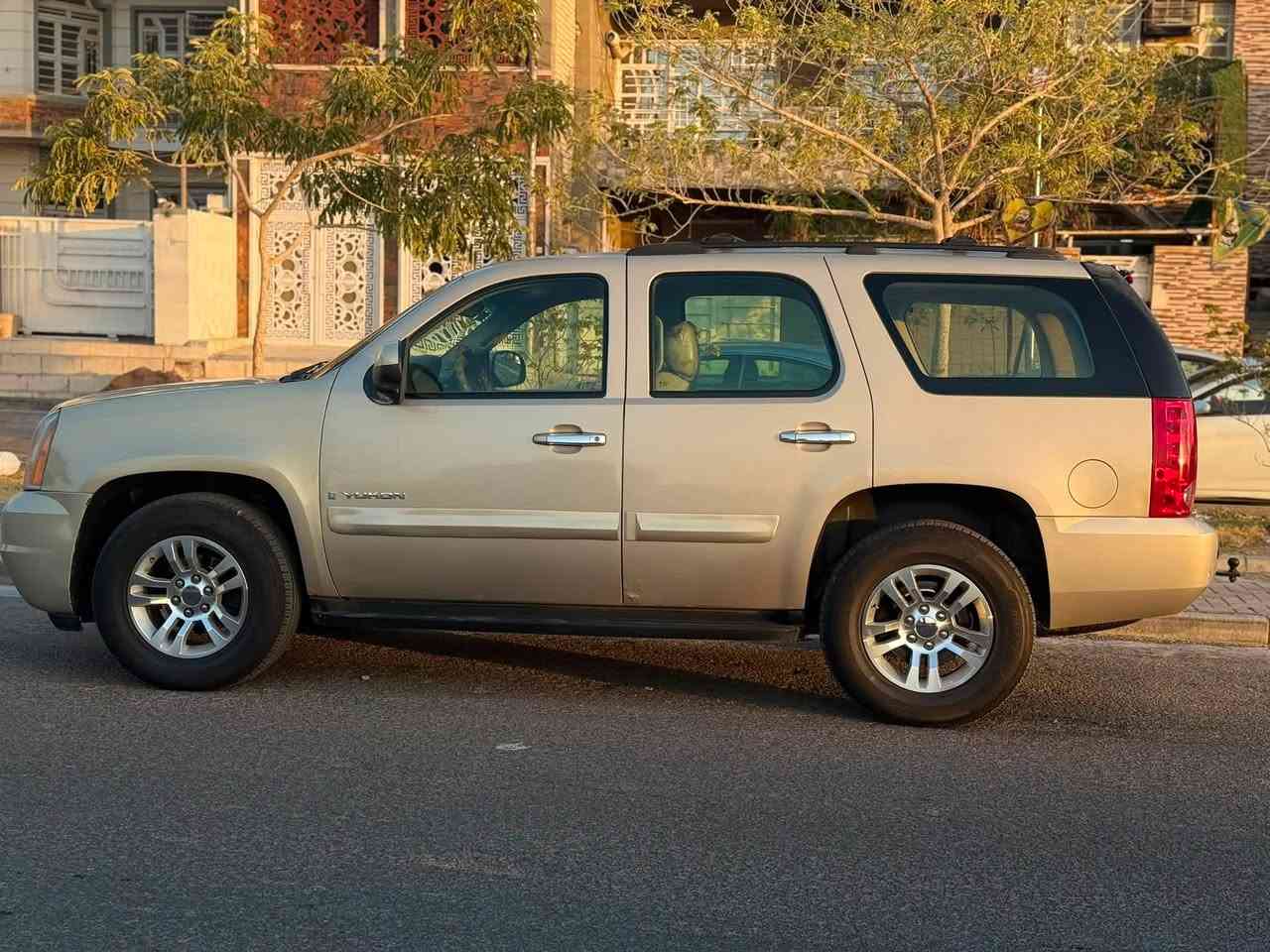 السلام عليكم  للبيع او المراوس BYD  حسب الرغبه جمسي يوكن بتره 2008  خليجي بأسمي مشروع وطني بيها قطعتين صبغ اثر جراد  بدون دواخل بدون اي ضرر مسويلها ادامه كامله من نوزلات بلكات فيت بم عبوه كامله السياره كلش نضيفه تبريد تدفئه كله شغال تحكم ستيرن  تشغيل عن بعد  كراسي كهرباء  واحلى من الصور  مكاني بغداد الكرخ 
السعر 170$ وبيها مجال بسيط ***********
