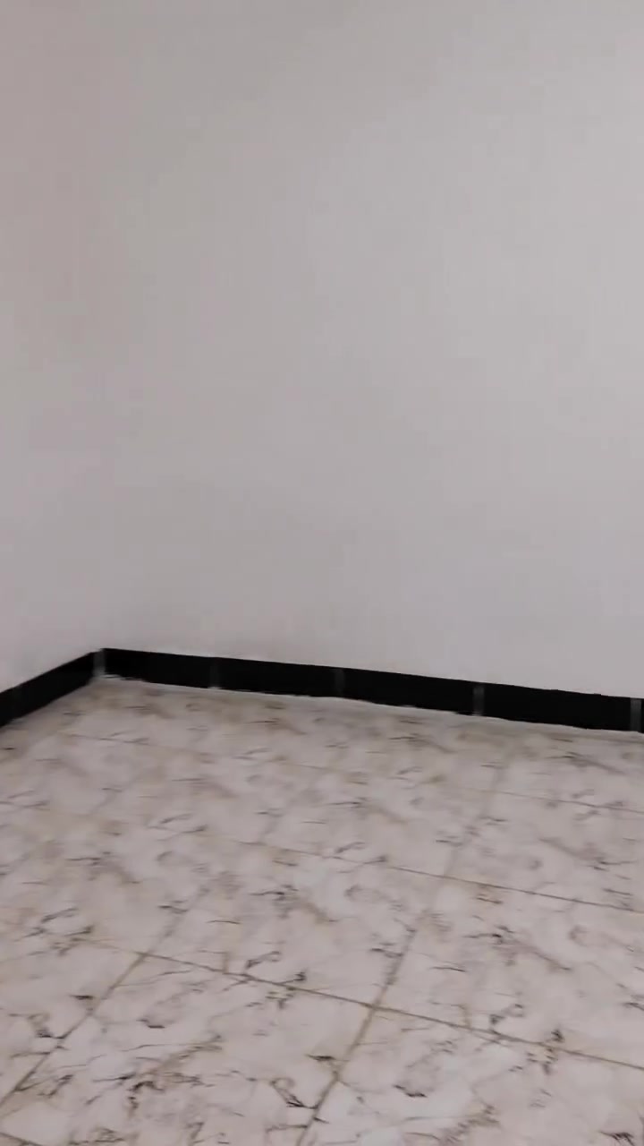 شقة للأيجار
العنوان: حي عدن التقطيع الجديد مقابل السوگ

سعر الايجار: 200‪

***********
