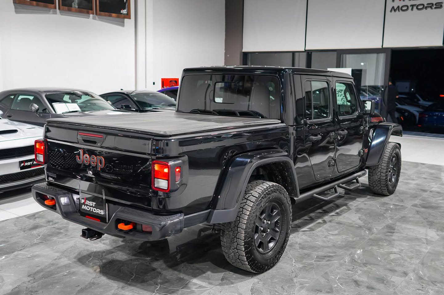 JEEP GLADIATOR MOJAVE 2021 
رقم اربیل 
ماشي 45 الف 
بس شبر من باب صبغ 
بدون داخل 
و بدون ارباگ 
فول مواصفات 
سعر 310 ورقە بي مجال 
مکان سیارە اربیل 
شرکة فیرست موتورس 
***********
*********** 
<<>><<>><<>>

JEEP GLADIATOR MOJAVE 2021
ژمارە هەولێرە 
45 هەزار روشتووە 
تەنها بستێک دەرگا بویاغە 
بێ ناوگرتن 
بێ ئێرباگ
فول موسفات 
نرخ 310 وەرقە و مەجال 
شوێنی ئوتومبێل لە هەولێرە 
کومپانی فێرست موتوڕس أربيل, العراق
