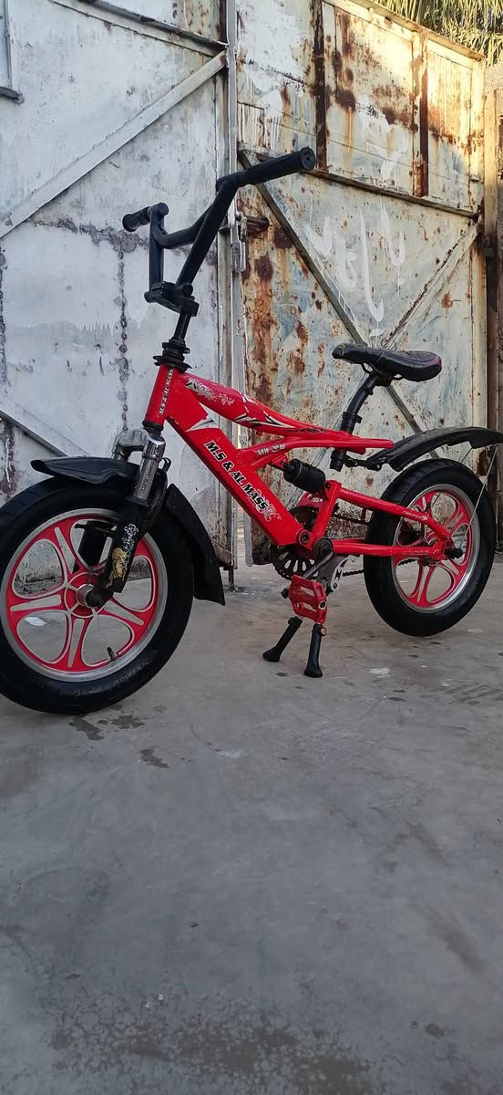 السلام عليكم بايسكل حجم 20
BMX
 *********** واتساب
