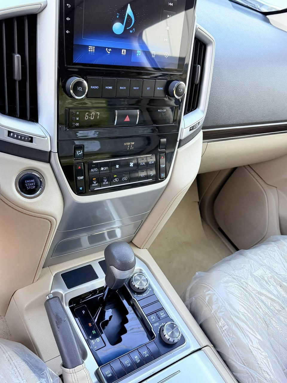 اللهم صلي على محمد وال محمد 
لاندكروز 2019 GXR 
لون سلفر 
6 سلندر 
فتحه سقف 
كامرات 4
مري شفط 
حساسات امامي خلفي
كشنات كهرباء 
دبل ماوس 
كشنات جلد 
اربع جام اوتو 
تحكمات ستيرن

السياره ما شاء الله نضيفه جداً 

العنوان بغداد جسر ديالى تقاطع النهروان 

للاستفسار  ***********
***********
