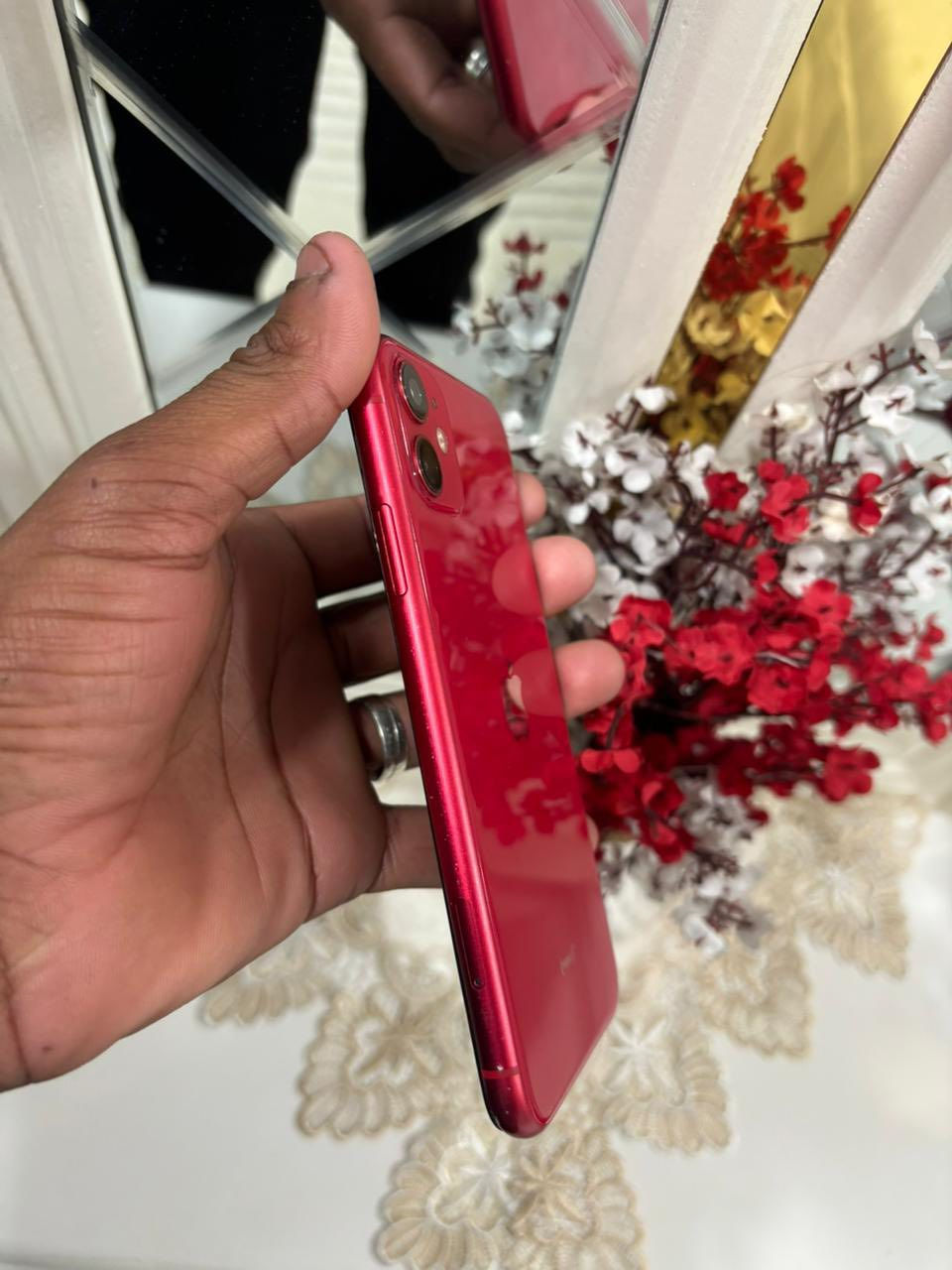 آيفون 11عادي للبيع جهاز كله شغال وبلادي مستبدل فقط شاشه اصليه وبطاريه ابلاديه٧٢ ذاكره ١٢٨وجهاز نضافه ١٠٠/١٠٠   
سعره ١٧٥بي مجال مكاني بغداد الأمين الثانيه ***********
