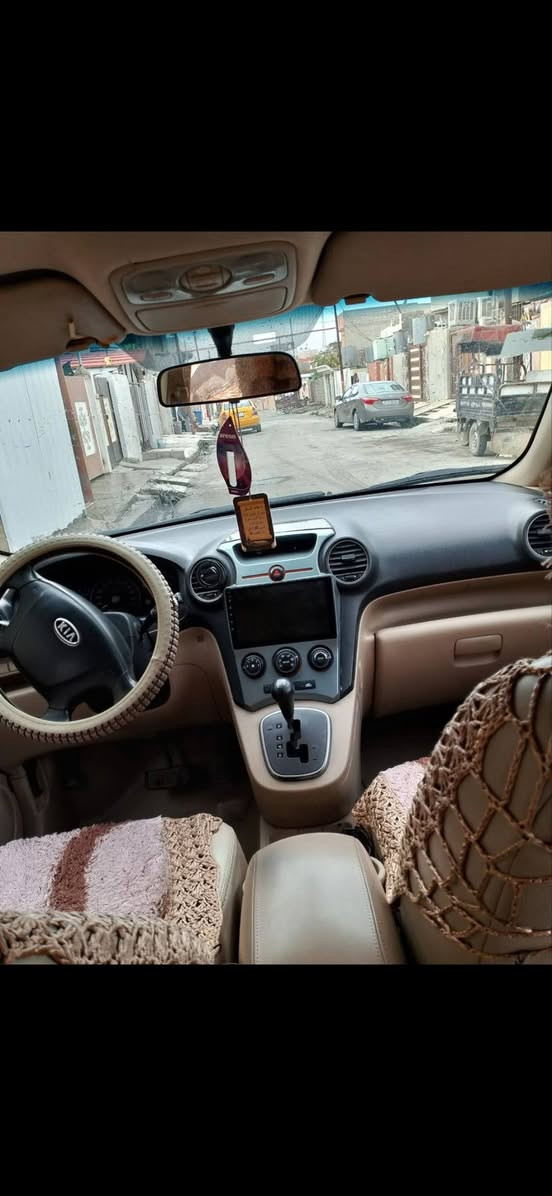 السلام عليكم
للبيع
 سيارة كيا كارينز 2009
رقم نينوى دولي
اني الشرعي
محرك 2400
سبعة راكب
مقاعد جلد 
الهزة جديدة
ضررها بوند مبدل
جامرلغ الورا من جهة اليمين
السعر 105
رقم ***********
رقم ***********
مكان موصل حي الكرامة
