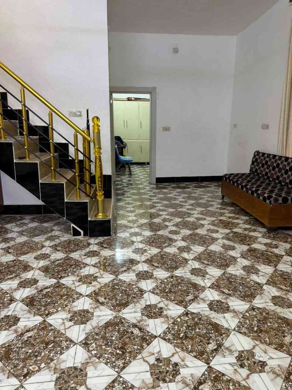 دار المساحة ٣٠٠ متر طابو زراعي سند ٢٥ شارع مهدي العلان قرب ملعب منصور بسعر جيد للاستفسار الاتصال على الرقم *********** او مراجعة مكتب الديار
