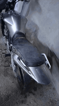 سلام عليكم دراجة FZ1 ياماها جانت بالحجز وهسة طلعته على وضعه للبيع  دراجة نضيفة  بس بيه خربطة بلكابريتر سعر 10وبيه مجال المكان بغداد الرقم ‏‪***********‬‏
