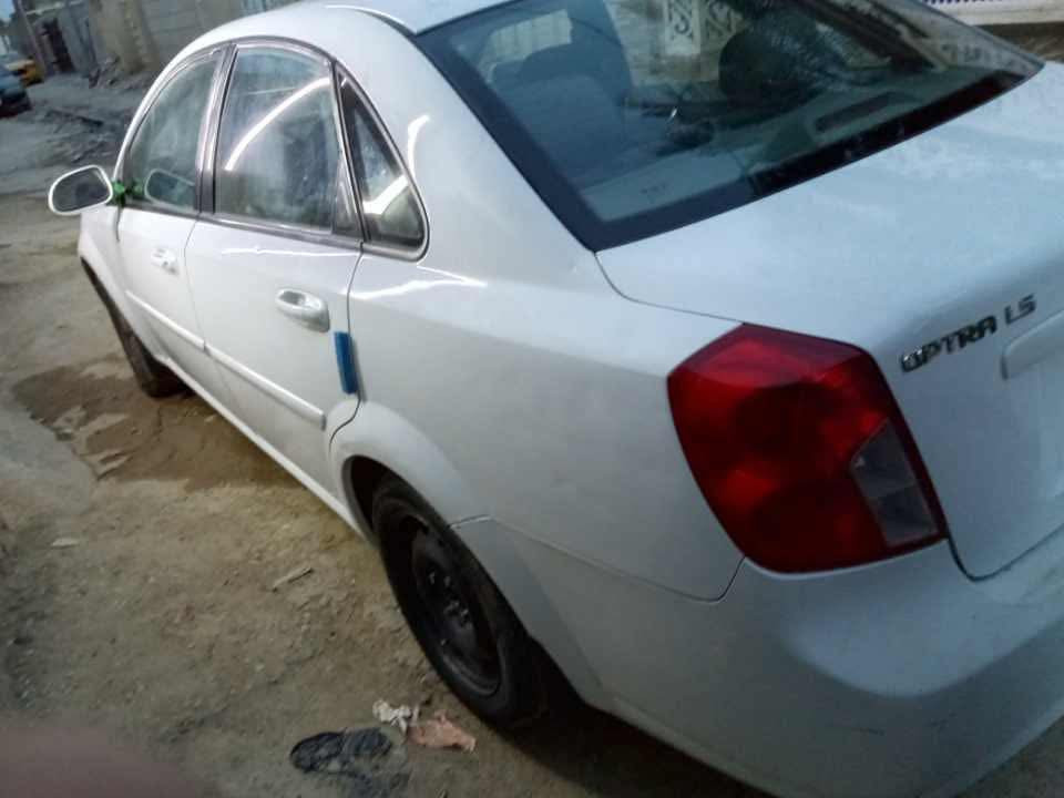 السلام عليكم
اوبترا 2011خليجي رقم واسط بأسمي 
محرك وكير مكفولات من الفتح 
تبريد شغال صدر جديد 
تخم تاير جديد 
بيها باب خلفي مبدل +جاملغ معمر 
السعر 82وبيها مجال بسيط 
مكلف بلنشر 
رقم صاحب السياره 
***********
