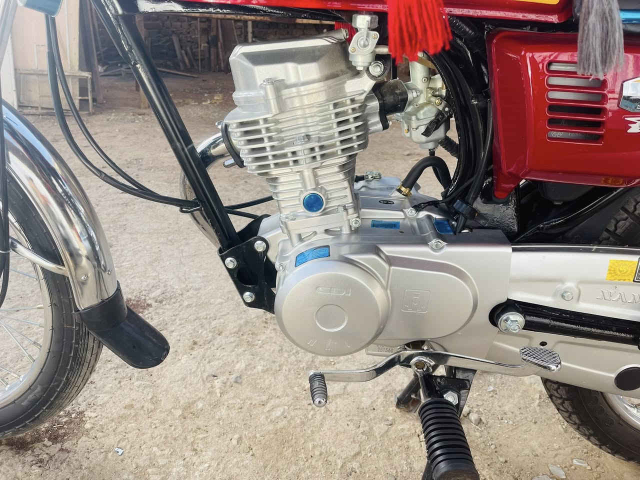 السلام عليكم ٤كير تعمير شاصي ١٢والباقي كله ‏26  نامه شلامجه ‏بعدهي على سحك مكفوله كفاله عام من كل شي ((أوراق صولي)) 
   مكان طوريج السعر على. هاذ رقم ***********
