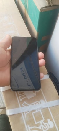 ايفون 11 ابرو ماكس مبدل بي بطارية فقط وبي هاذ لاطار مرفوع شوية سعرا ٢٥...